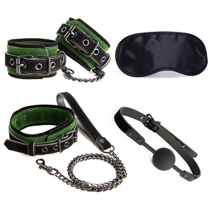 4 pz Set Letto Bondage Set Ritenuta Gioco Per Adulti Cintura Sesso Manette Tettarelle da biberon Morsetto Frusta Collare Kit Giocattolo Del Sesso Per Le Coppie Del Sesso accessori