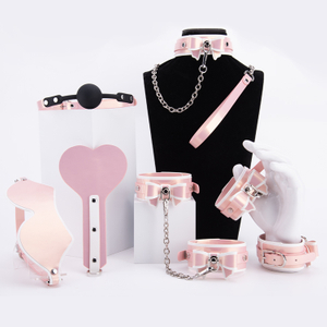 6 STKS Elegante SM Bondage Kit Volwassen Speeltjes Set met Handboeien Blinddoek Kraag Enkelboeien Mondknevel Zweep voor Koppels BDSM Spelen