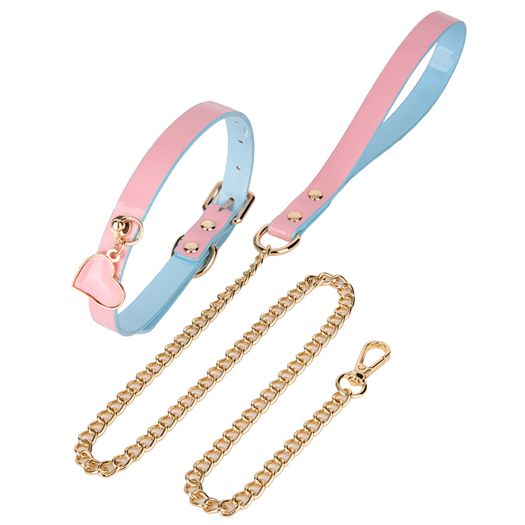 Il collare di ritenuta in pelle PU Flame pi&ugrave; venduto Collare per collo bondage BDSM per giochi di coppia