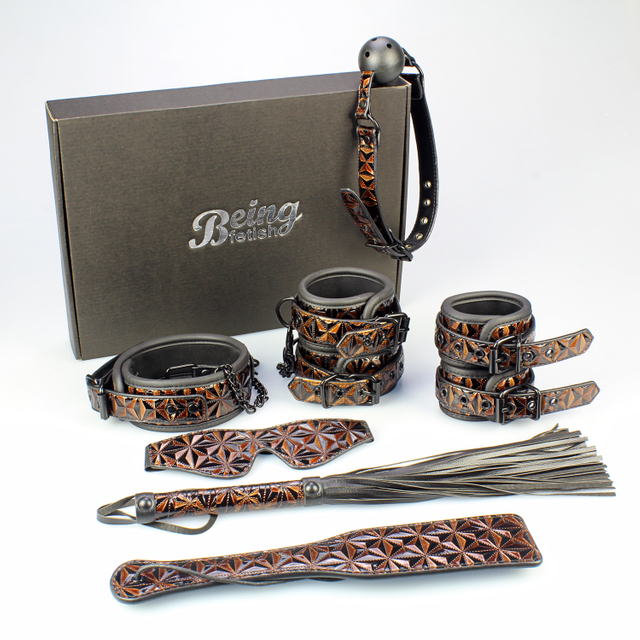 7PSC Orange Diamond Pattern Bondage Kit, ein 7-teiliges Set, das entwickelt wurde, um Paaren die lebhaftesten Fetischfantasien zu entfesseln