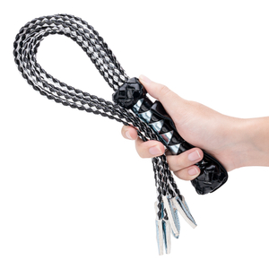 Schwarzer und silberner Flog-Stil, wundersch&ouml;ne BDSM-Herz-Passion-BDSM-Peitsche aus PU-Leder
